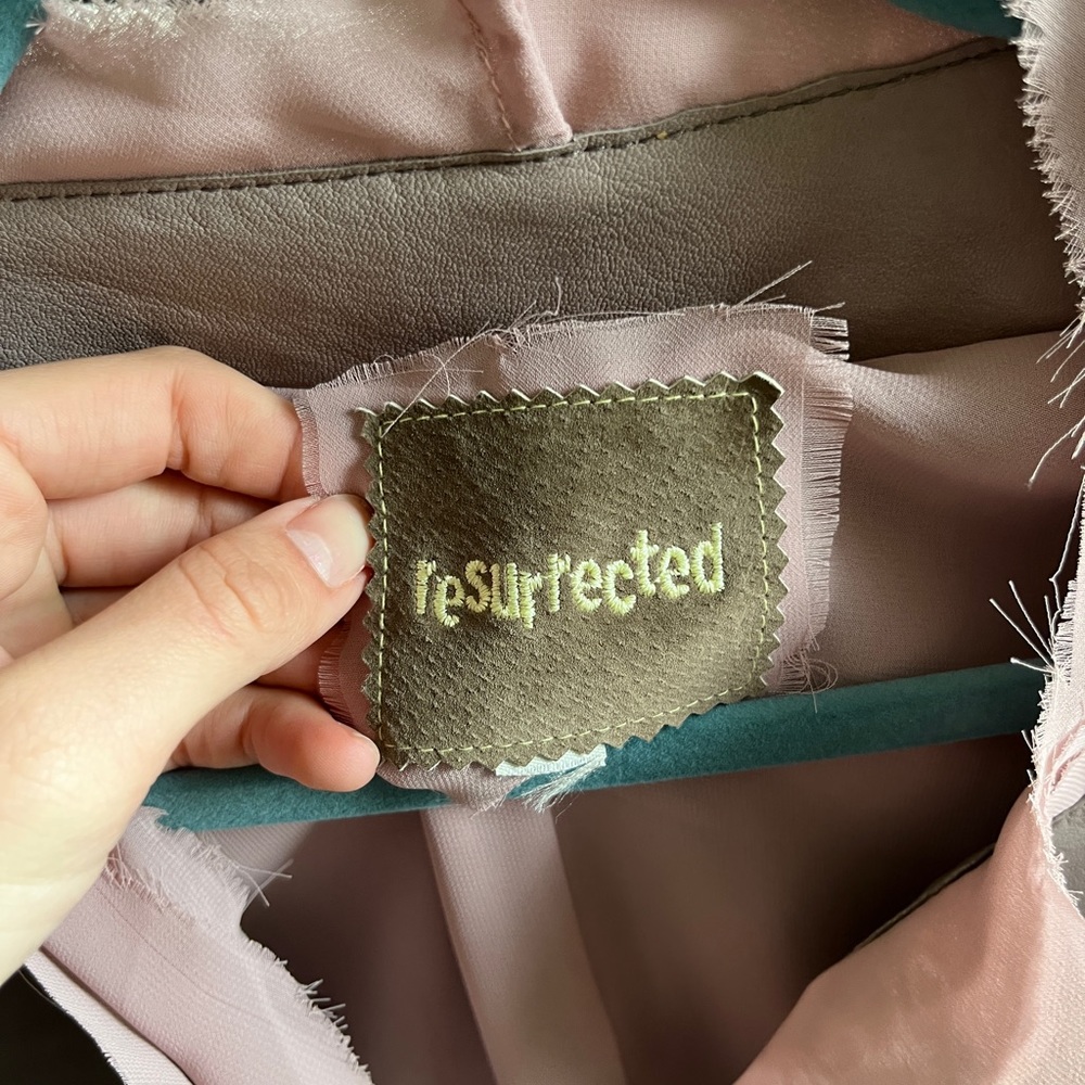 leather jacket - Picture 2 of 3